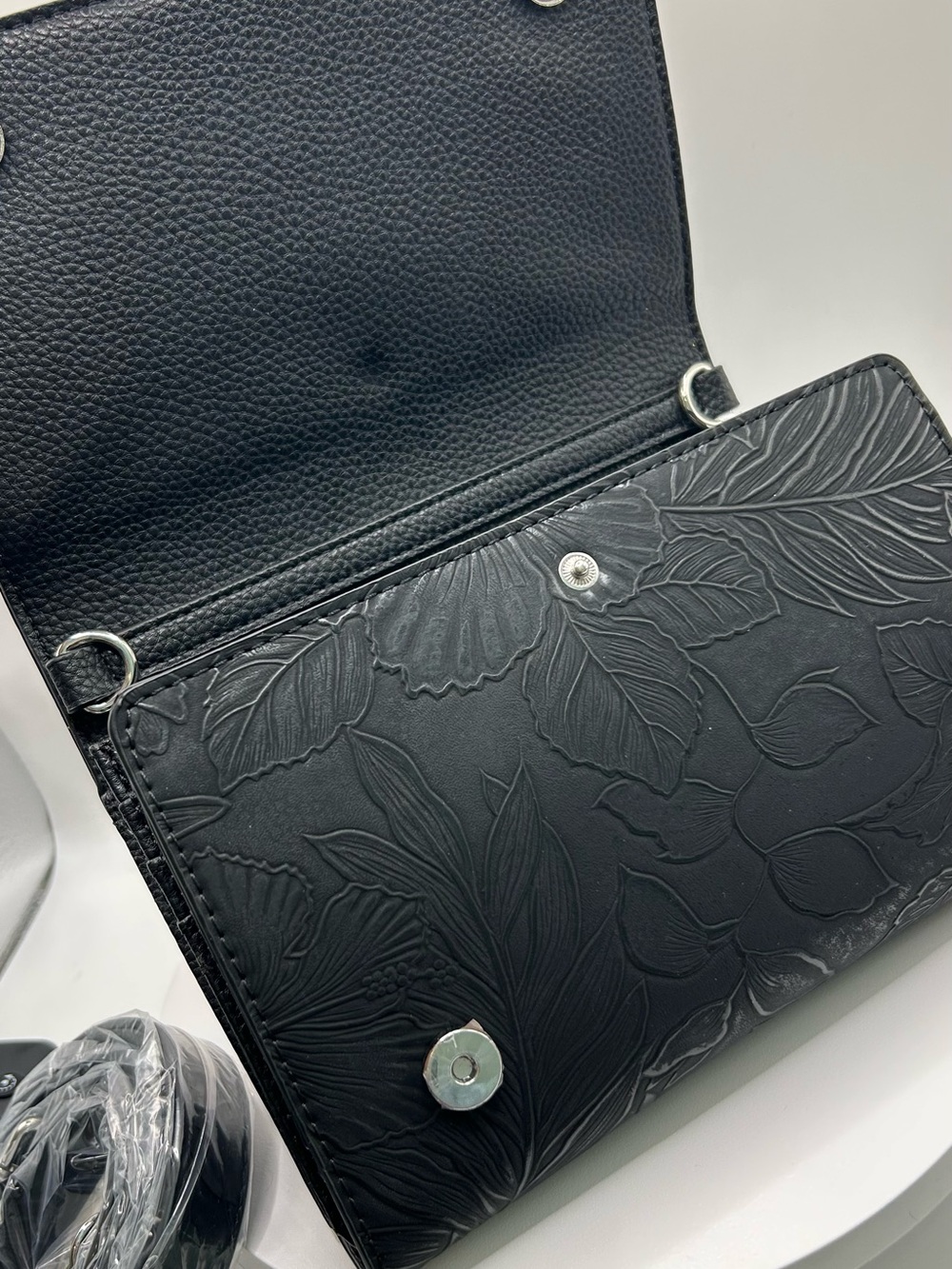 NWT Save The Girls RDIF Touchscreen Crossbody Phone Purse-Vista Vail Black Flora
